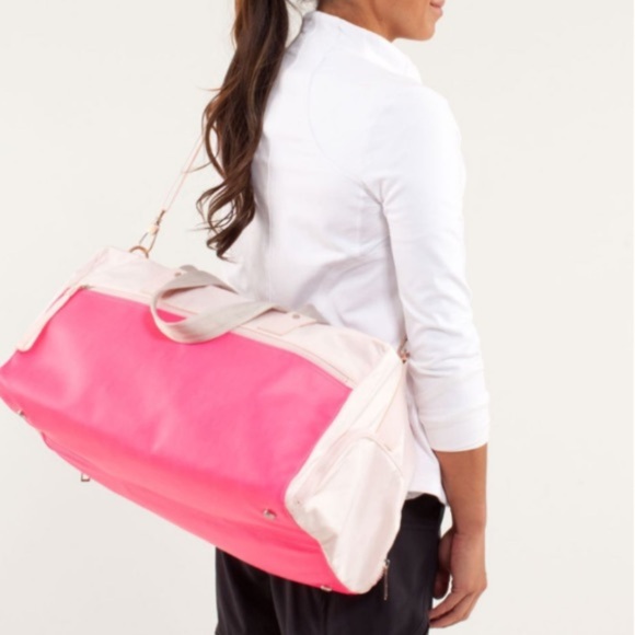 Lululemon Yoga On The Run Duffel. - Picture 2 of 16